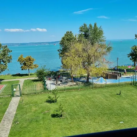 Citadella Luxury Lakefront With Terrace شقة *